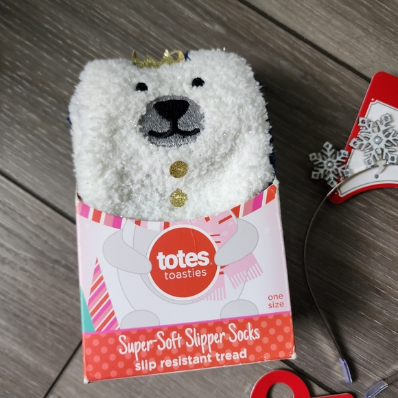 Holiday hair accessories and fuzzy socks  gift bundle - Picture 3 of 16